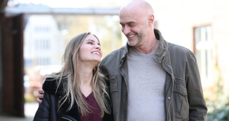 Read more about the article How to Date Younger Women: What Men Over 35 Need to Know