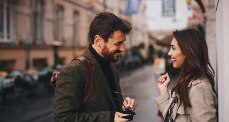 Read more about the article 4 Ways Women Flirt — And How to Spot Her Red Flags Early