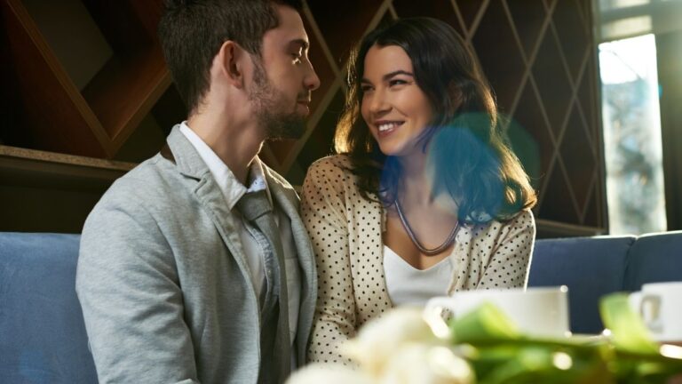 Read more about the article Modern Dating Strategy: How to Navigate It Without Losing Yourself